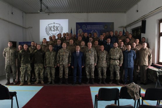 Парламентарни војни повјереник БиХ Бошко Шиљеговић присуствовао у Травнику окончању курса усавршавања професионалних војних лица ОСБиХ 